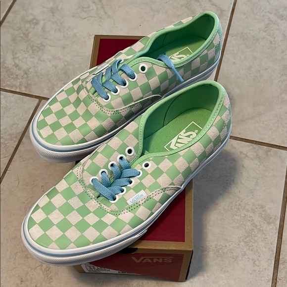 NWT Vans Women's Green Checkered Sneakers - Picture 1 of 6